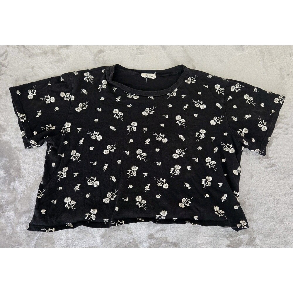 cropped black white daisy floral patterned t-shirt whimsigoth boxy fit size L